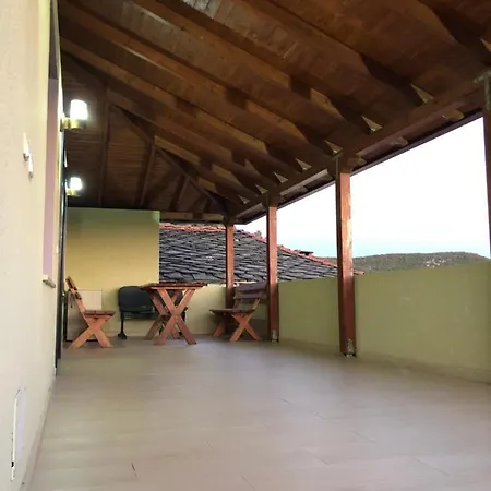 فيلة Vila Bues إلباسان